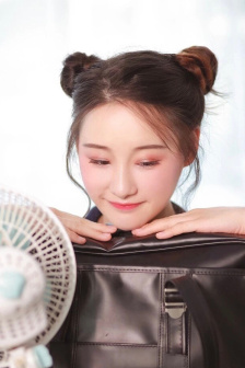 《年轻女教师4》免费观看